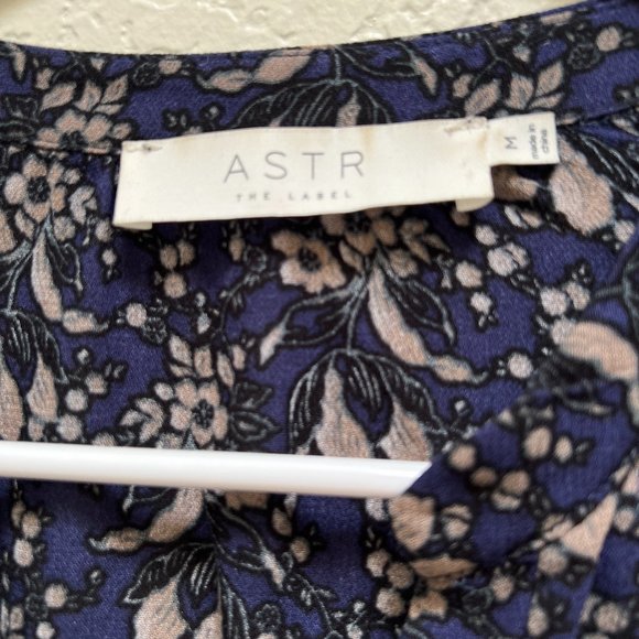 ASTR The Label Floral Blouse - Picture 3 of 3